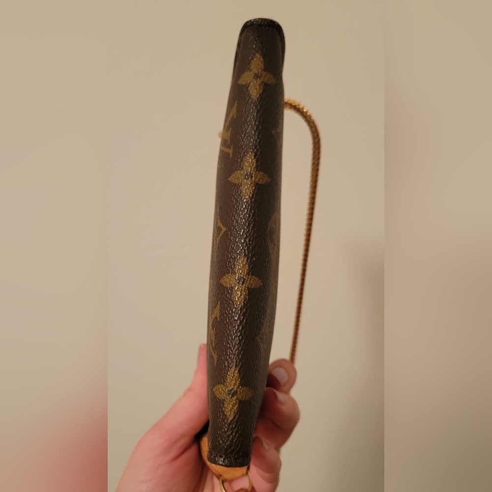100% Authentic Louis Vuitton Pouch - Picture 5 of 10